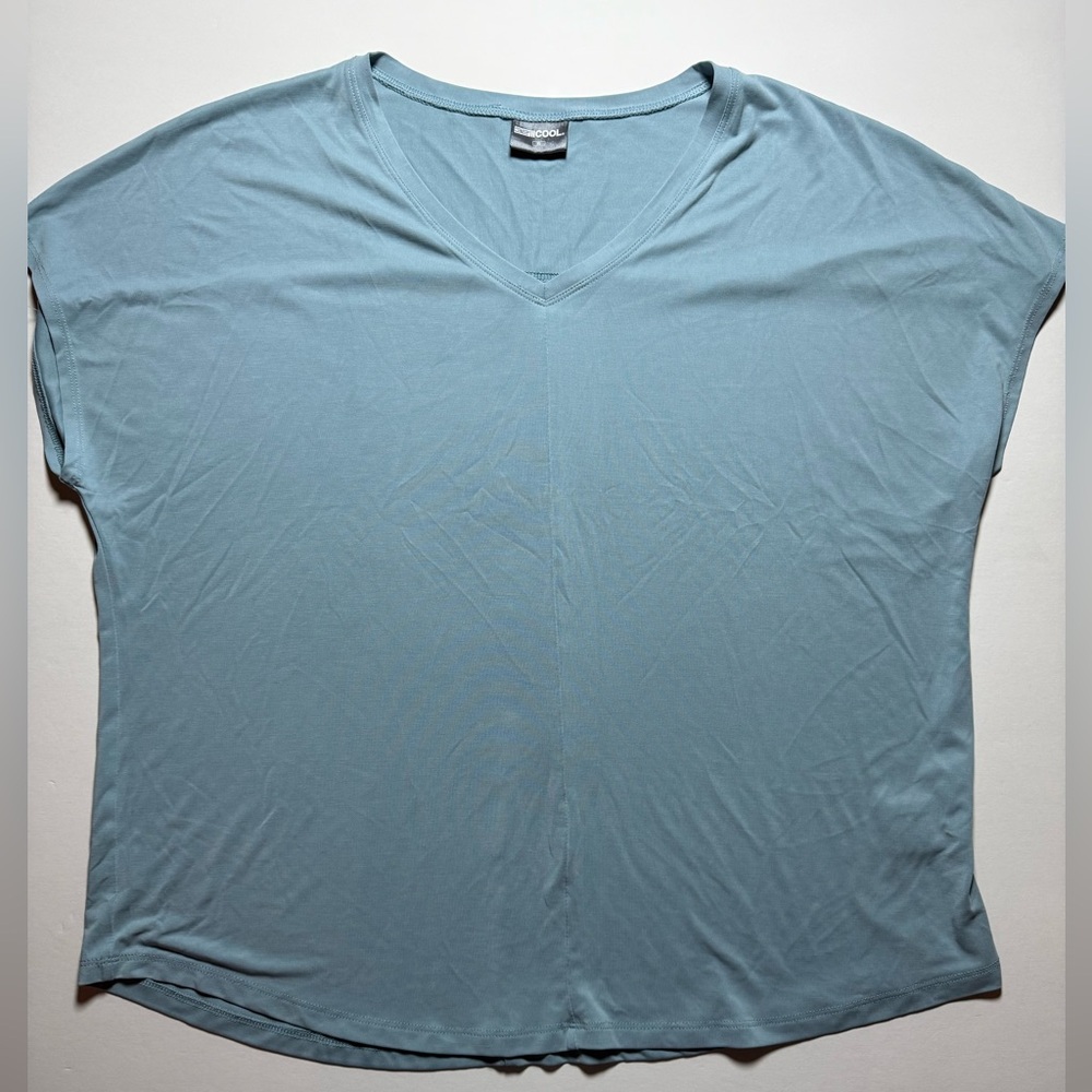32 degree cool Light Blue v neck relaxed tee XL lightweight stretch top